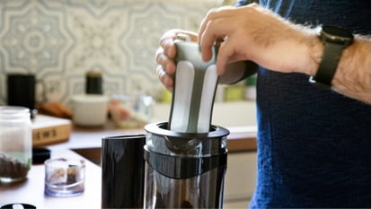 Cold brew coffee makers